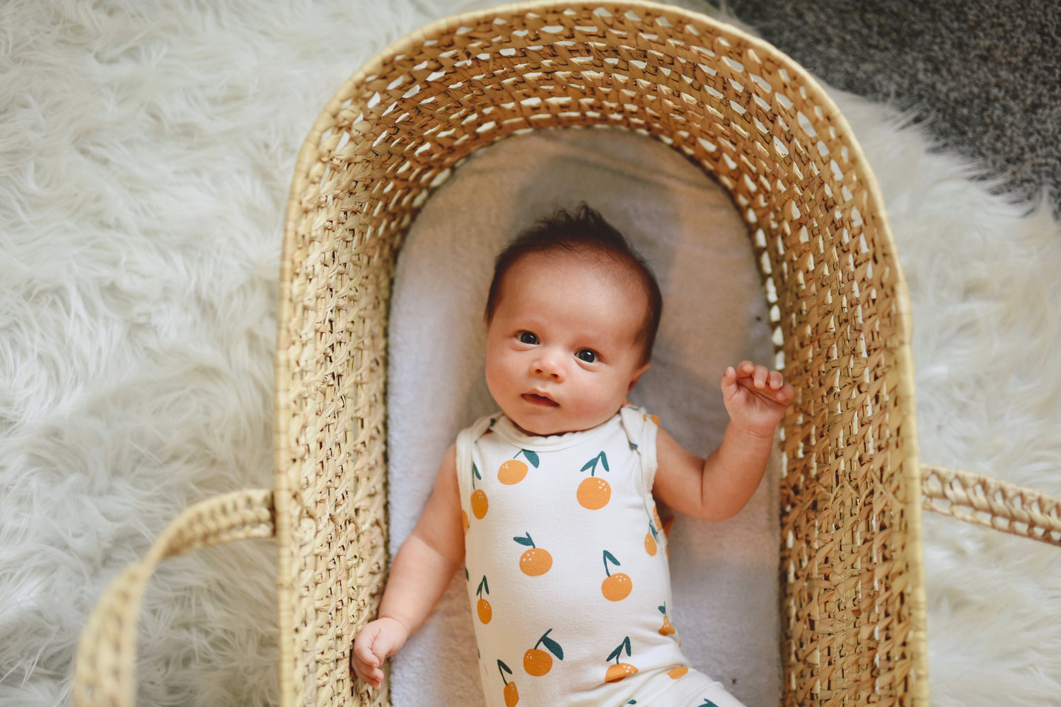 Dressing Your Little One Right: Choosing the Perfect Baby Clothes Fabric for Every Season